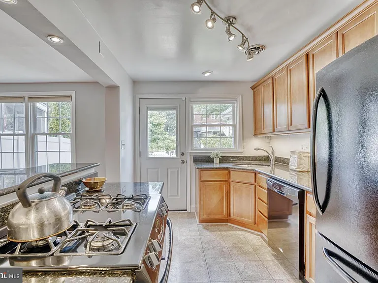 1570 Dellsway Rd — Photo 12
