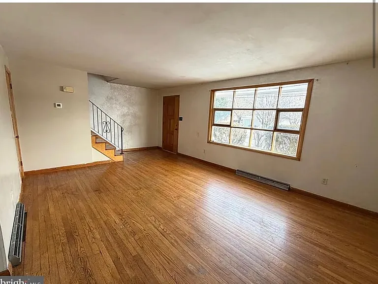 631 Hollywell Ave — Photo 9