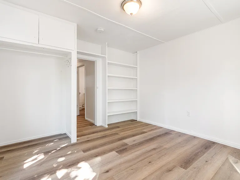 210 1/2 C St — Photo 12