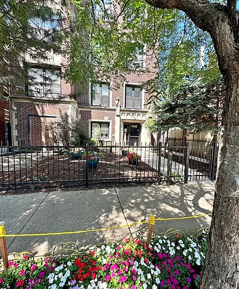 4450 N Ashland Ave — Photo 4