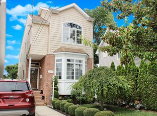 150 Taylor St, Staten Island, NY 10310