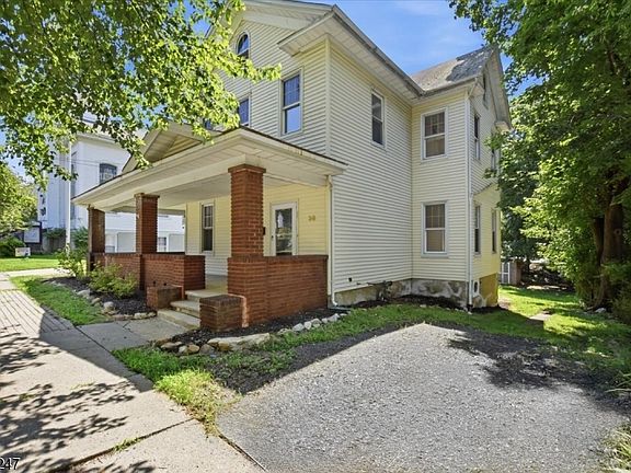 3rd image of 36 Church St