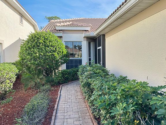 3rd image of 2219 Carnaby Court #2219