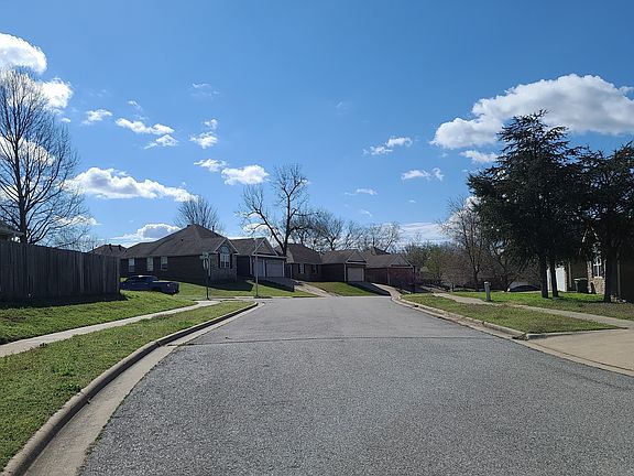 4th image of 1926 N Batsford Dr