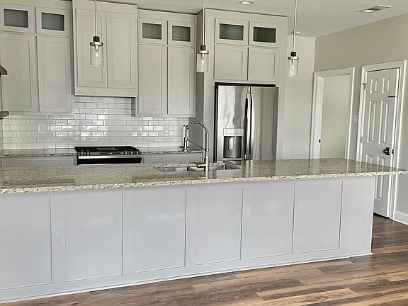 from dining area looking into kitchen