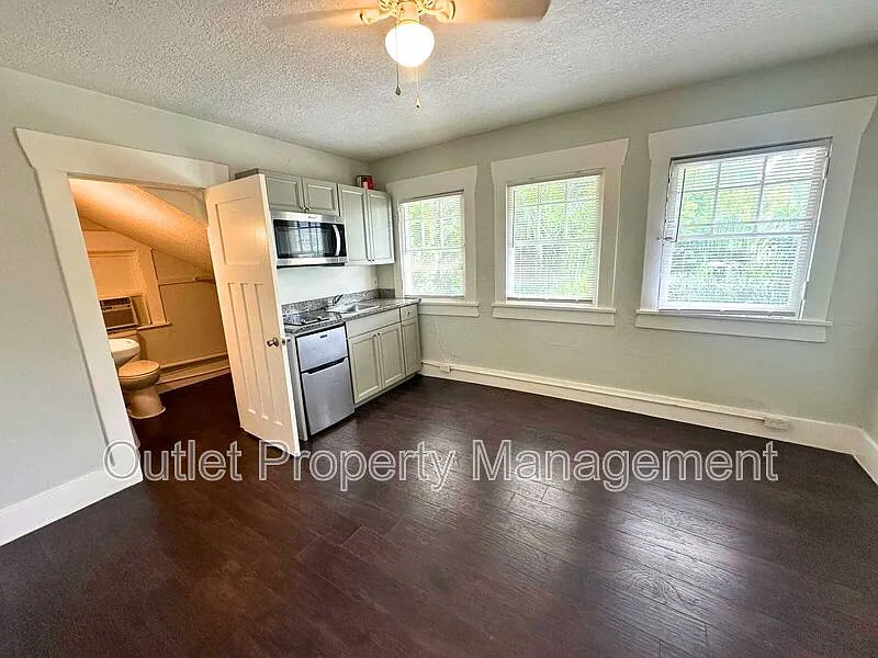 1 bed, 1.0 bath, 450 sqft, $975 — Photo 3