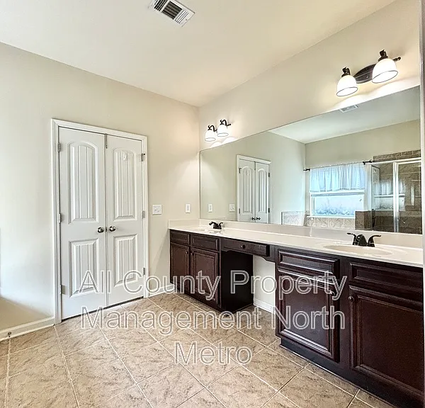 711 Flag St — Photo 7