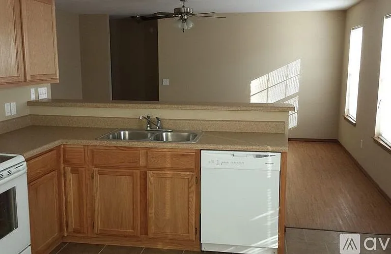 143 Foxglove St — Photo 11