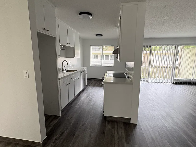 16 S Knoll Rd #104 — Photo 1