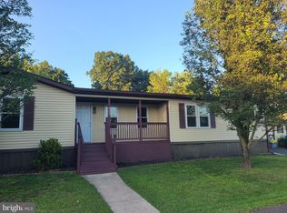 902 Lakeview Dr, Green Lane, PA 18054