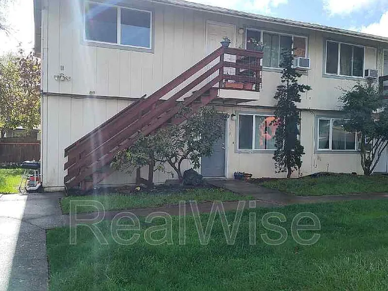 104 NW Mercy Hills Dr — Photo 2