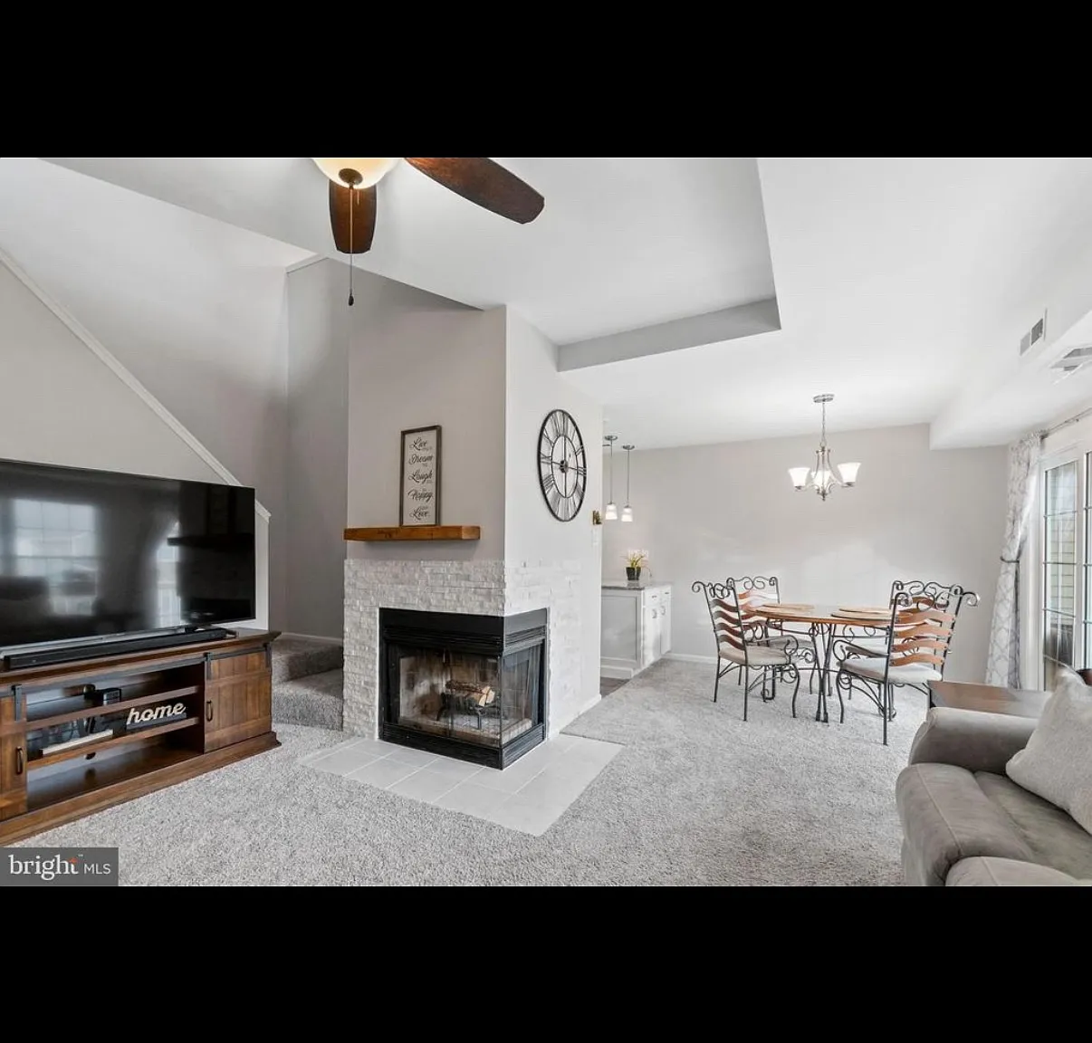 412 Ferris Ln — Photo 1