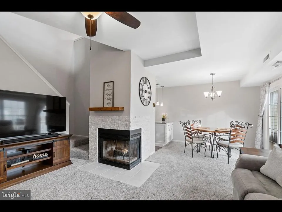 412 Ferris Ln