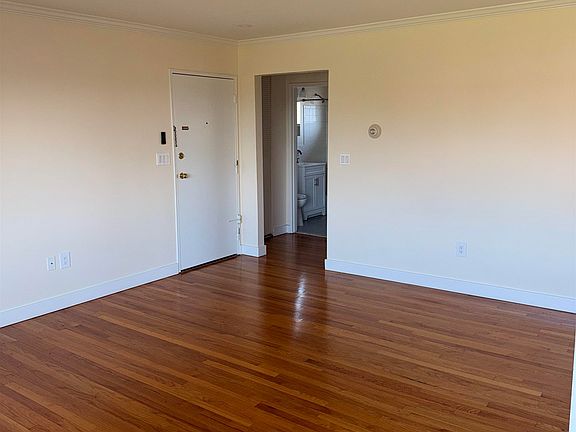 3rd image of 100 Bergen Blvd APT 28
