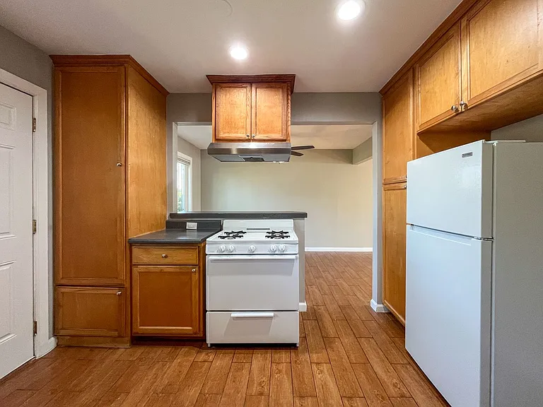 11303 S Lemoli Ave — Photo 21