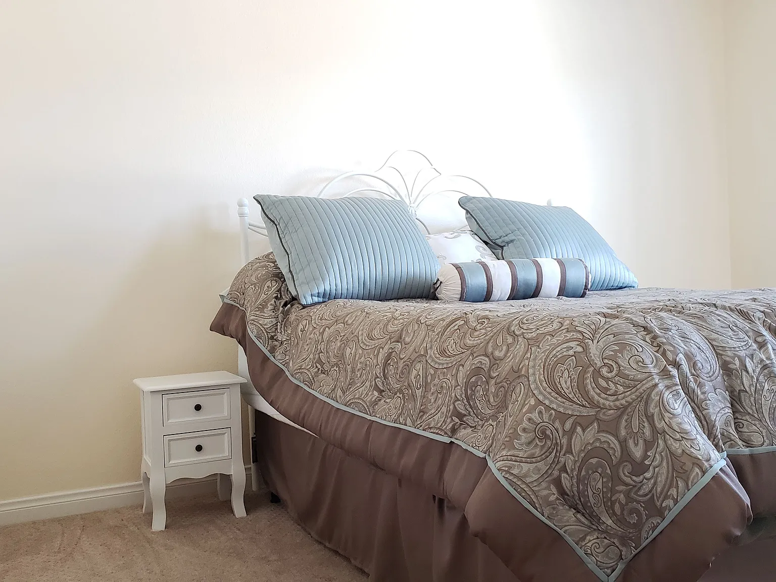 5 bed, 4327 sqft, $2,000 — Photo 3