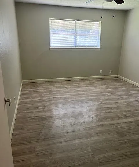 1215 Bois D Arc St — Photo 15