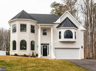6108 Arrington Dr, Fairfax Station, VA 22039
