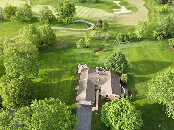 137 Hillcrest Ct, Barrington, IL 60010