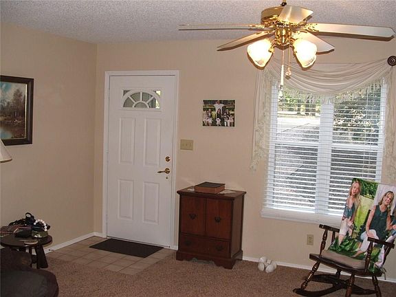 3rd image of 4 Leadhills Cir