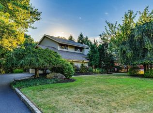 9 Frost Valley Rd, Mount Sinai, NY 11766