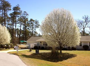 2001 Clark Ct, Morehead City, NC 28557