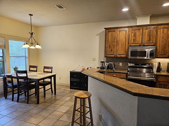 4th image of 2426 Newark Cir