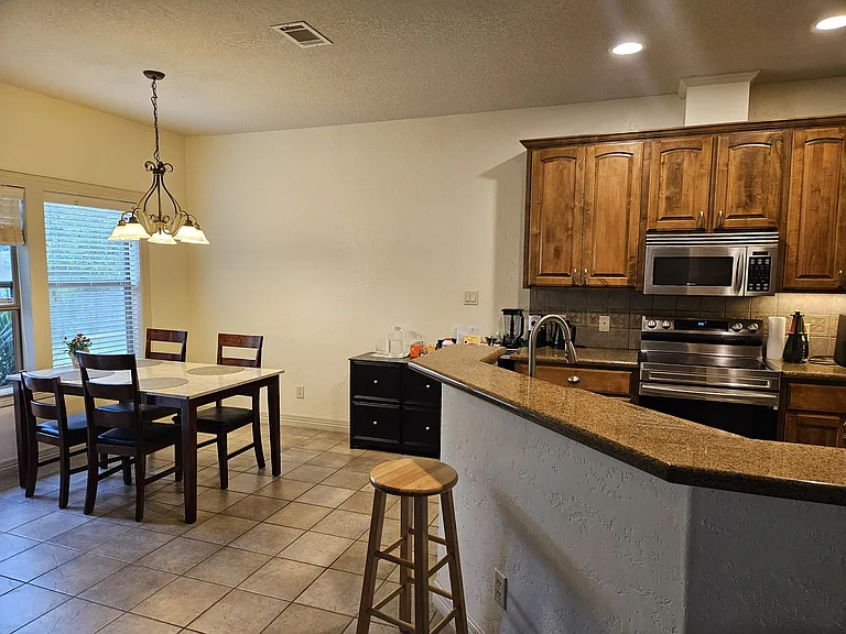 2426 Newark Cir — Photo 4