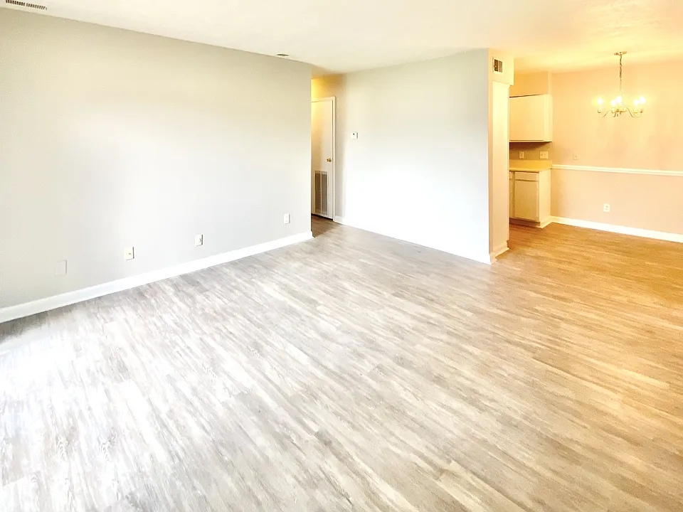 112 Menlo Dr #1