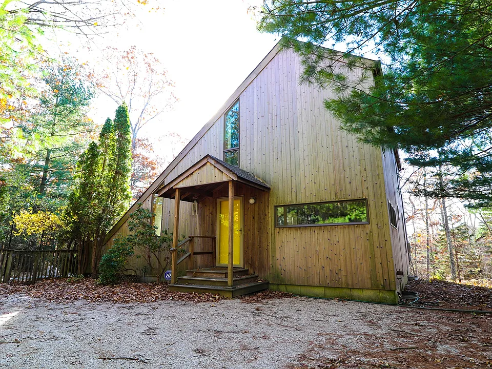 53 Settlers Landing Ln