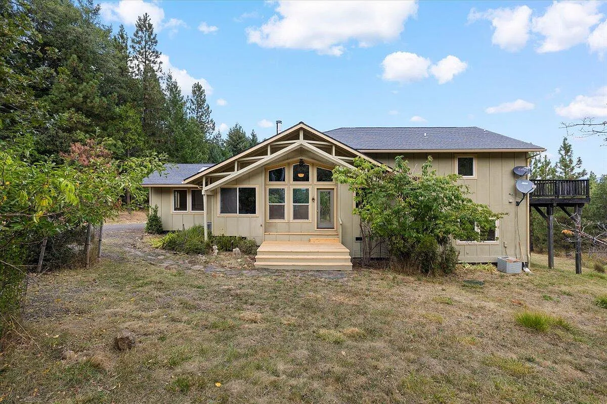 414 Steinman Dr photo 1