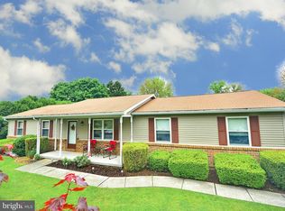 65 Cardinal Dr, Hanover, PA 17331