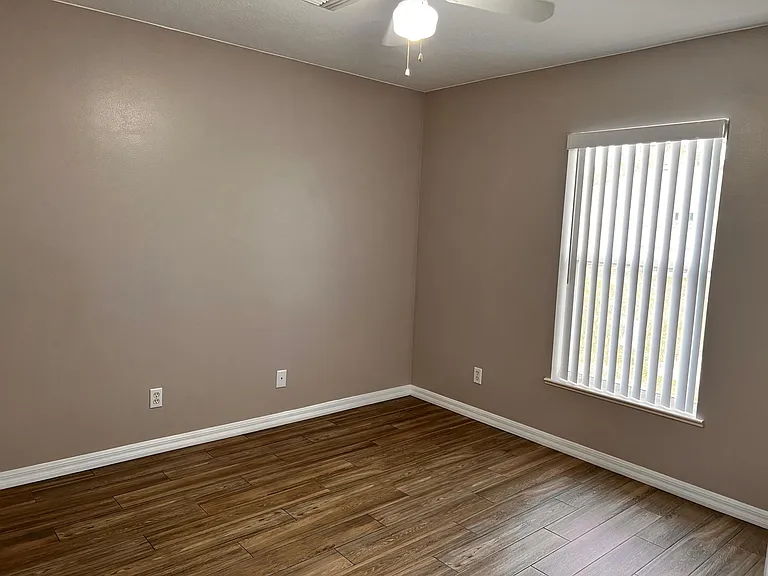 1456 25th Ct SW — Photo 7