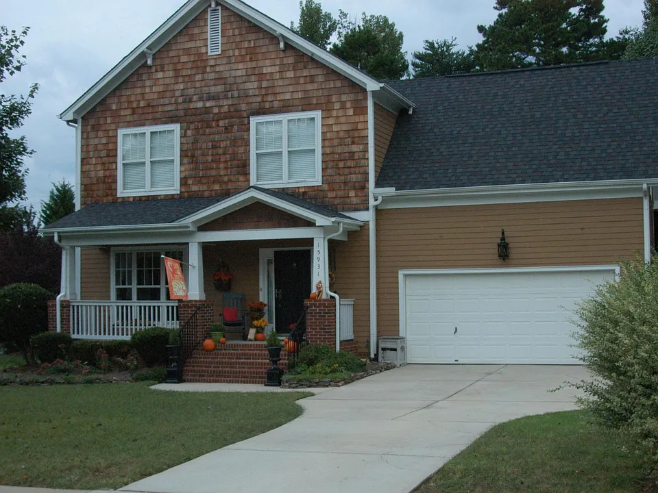 15931 Kelly Park Cir