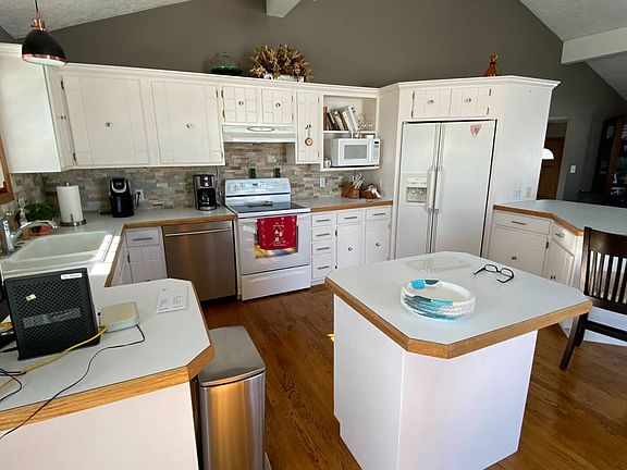 4th image of 803 E 5th St