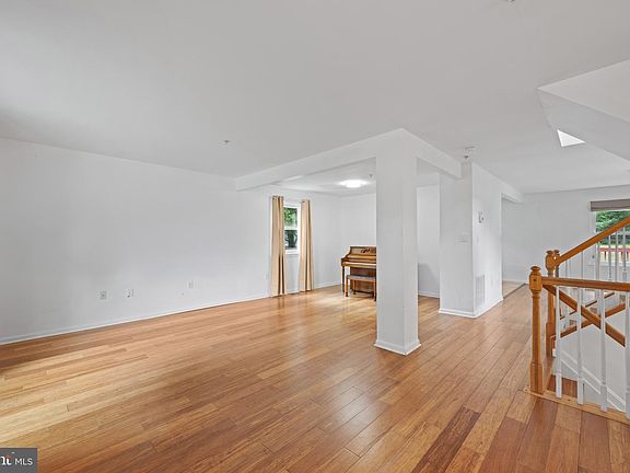 4th image of 7503 Crestwood Ct