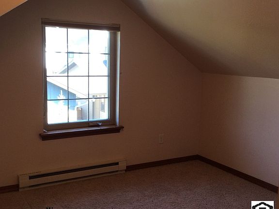 2nd image of 139 Clifden Dr #B