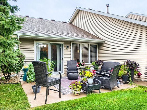 3rd image of 1513 Carleton Dr
