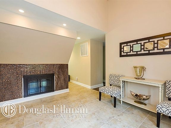 2nd image of 2 Holdsworth Dr