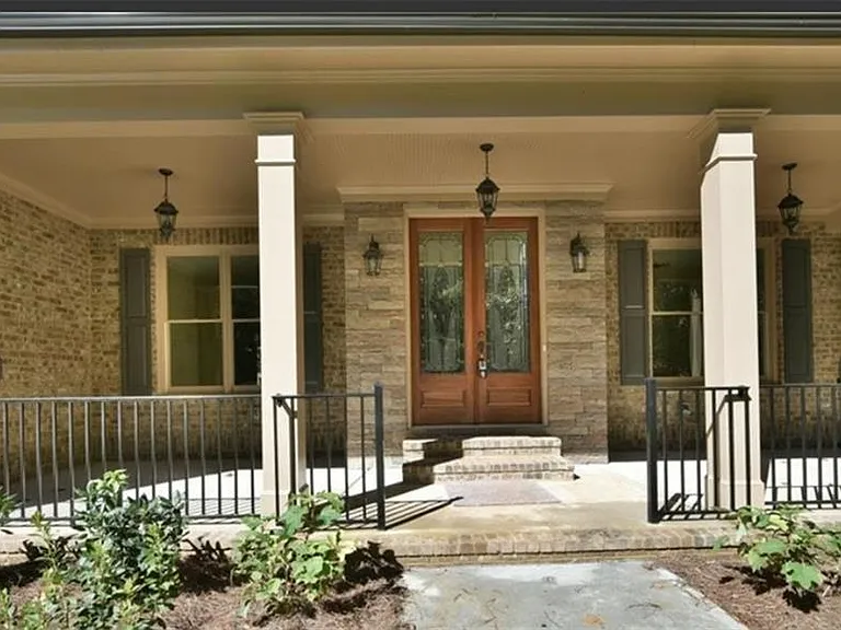 510 Lake Medlock Dr — Photo 2