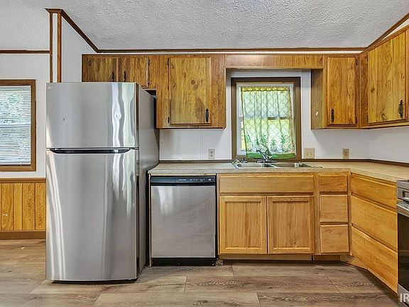 3rd image of 1209 W Green Tree Ln