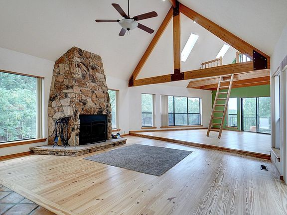 2nd image of 2923 Peninsula Dr