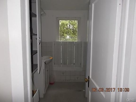 5th image of 9605 Bowman St