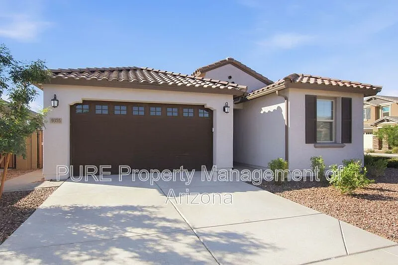 5 bed, 3.0 bath, 1950 sqft, $2,395 — Photo 1