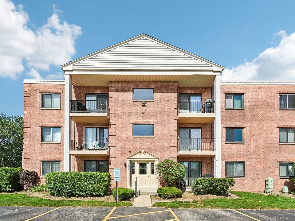 1st image of 5403 Chateau Dr #4