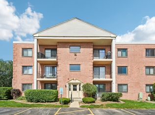 5403 Chateau Dr #4, Rolling Meadows, IL 60008