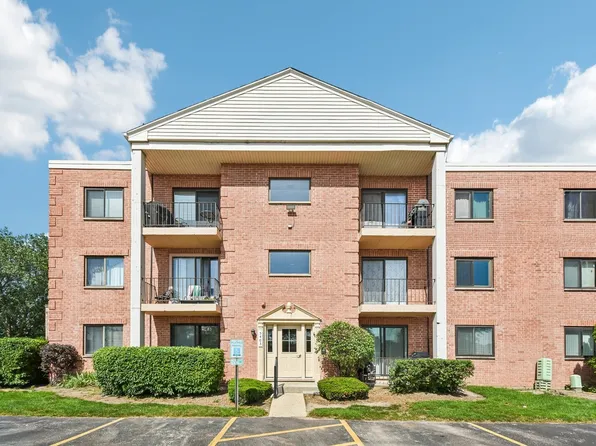 5403 Chateau Dr #4, Rolling Meadows, IL 60008
