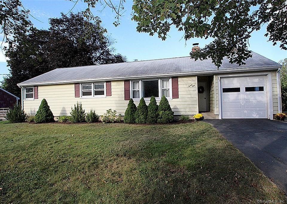 Welcome to 21 Meadow Park Drive! Adorable ranch home with 3 bedrooms and 1 bath in a desirable neighborhood, close to downtown!