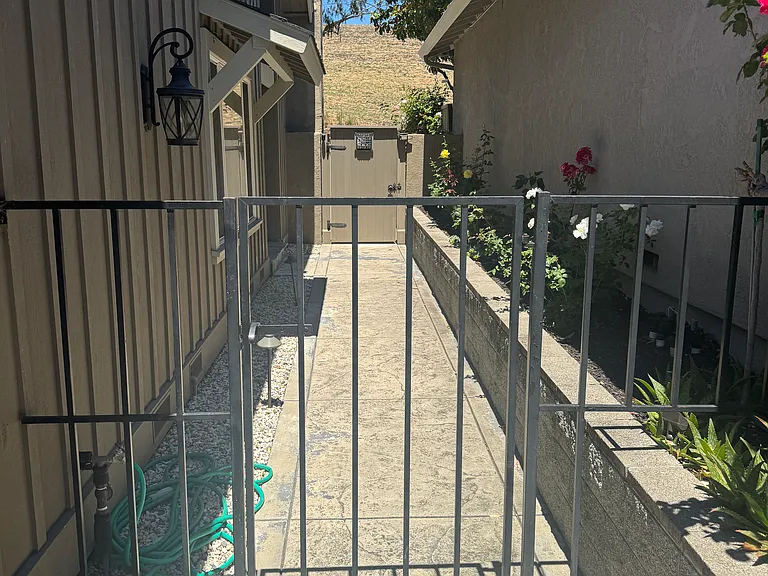 644 Saint George Rd — Photo 3
