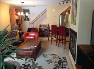 553 Marshland Trl, Chanhassen, MN 55317